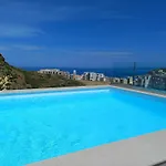 Апартаменты Yellow Hill Penthouse