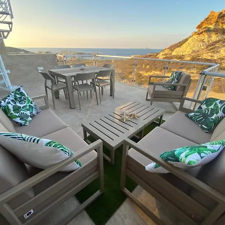 Yellow Hill Penthouse Apartment *