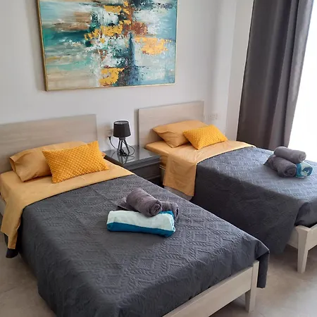 Yellow Hill Penthouse Apartment *
