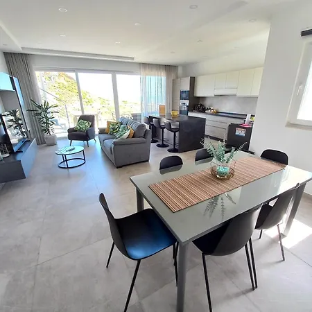 Yellow Hill Penthouse Apartment