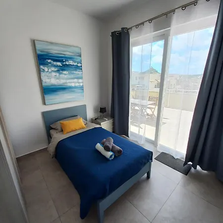 Yellow Hill Penthouse *