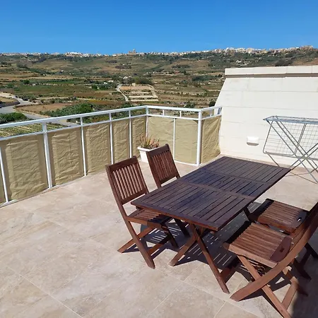 Yellow Hill Penthouse Apartment *