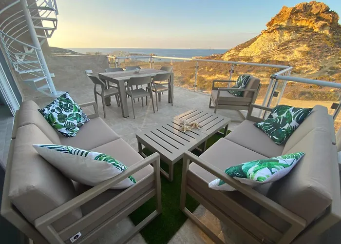 Yellow Hill Penthouse Apartment *