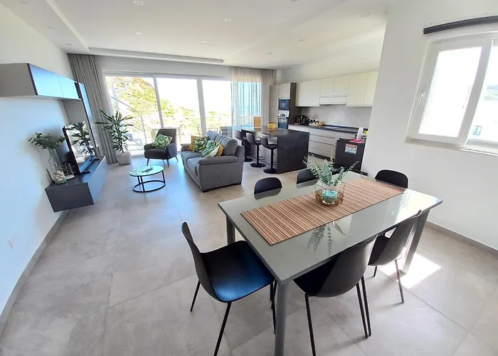 Yellow Hill Penthouse Apartment